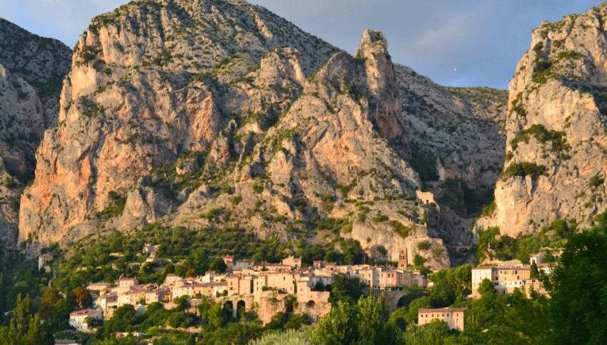 Moustiers-Sainte-Marie Moustiers-Sainte-Marie